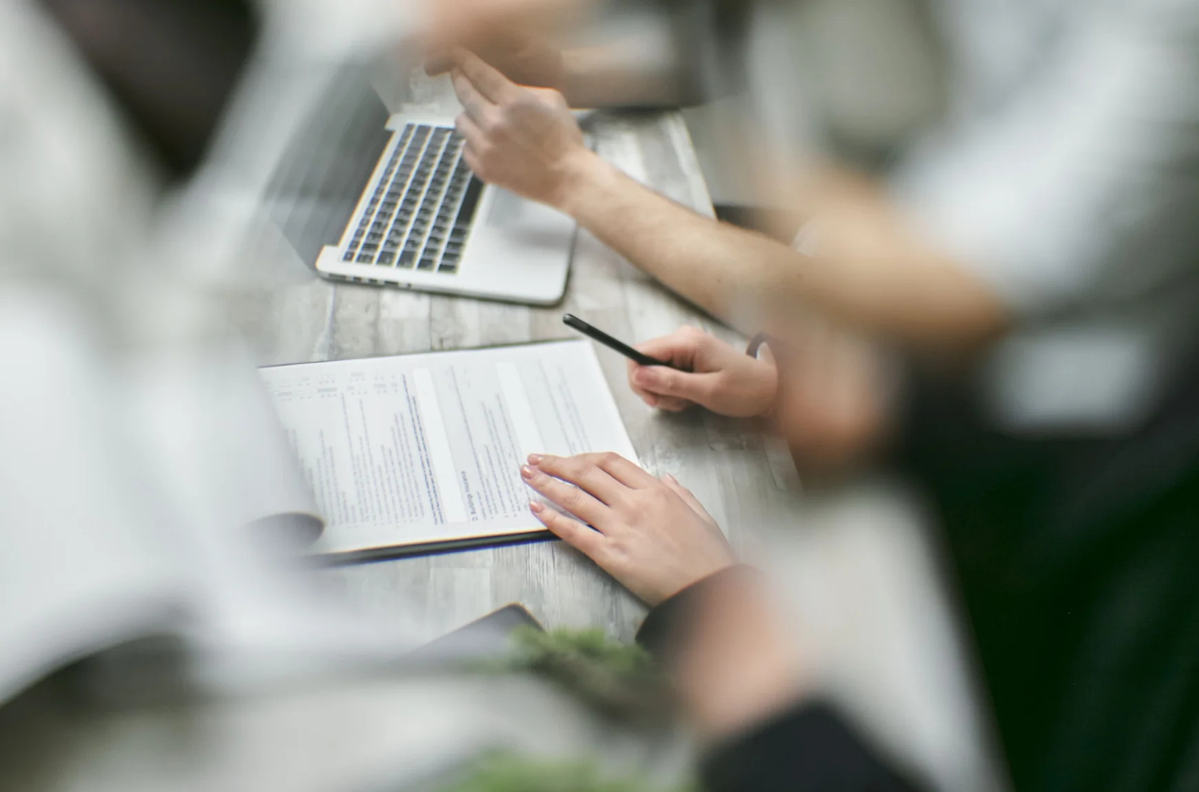 Consulenza con il cliente per un preventivo serramenti