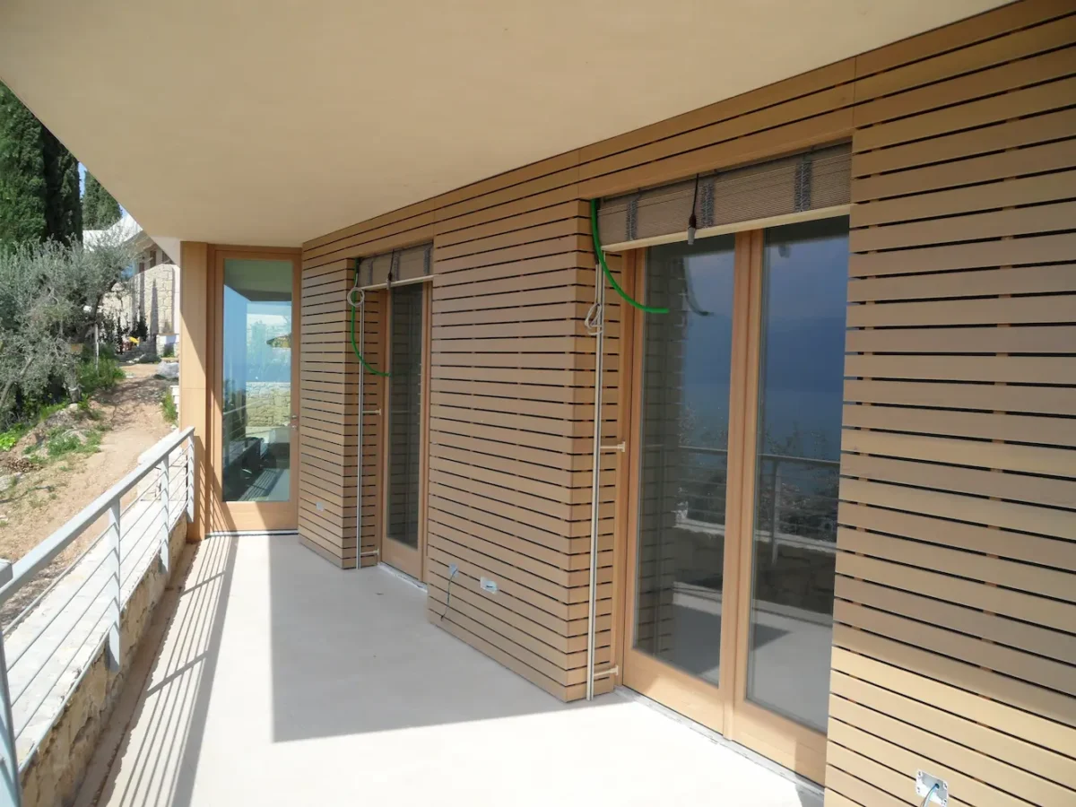 Realizzazione e installazione rivestimento in legno – Quattro M Serramenti