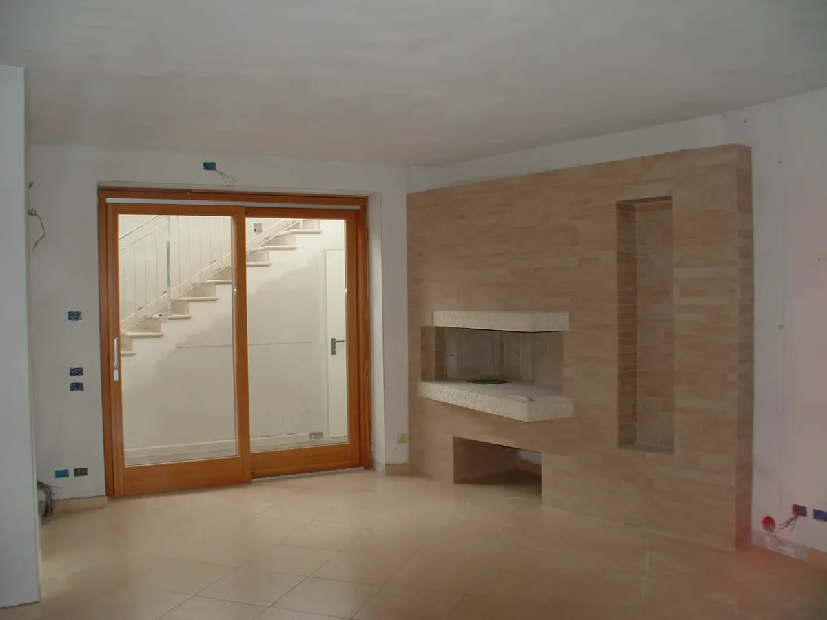 Realizzazione e installazione porta scorrevole interna – Quattro M Serramenti